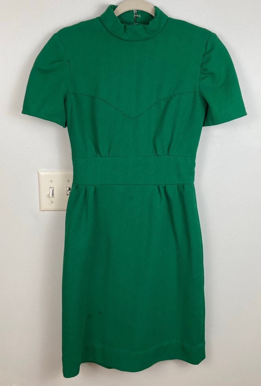 Vintage 60s Women Green Mod Mock Neck Textured Sheath Dress Size S MCM Mad Men